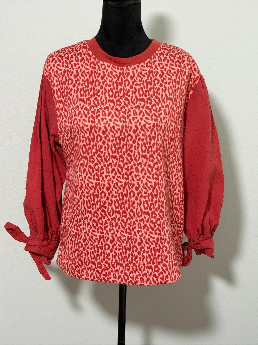 IVY JANE Balloon Sleeve Cheetah Knit Top. - XS